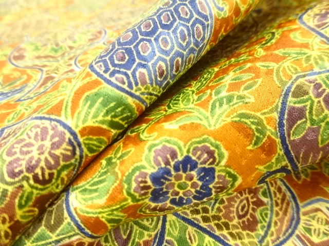  壷に花更紗模様小紋着物